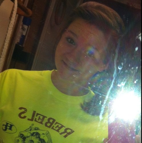 ElenaChristine3's profile picture. live life to the fullest . blah blah blah . im not gonna explain my life story . my tweets explain me . kinda . ✌