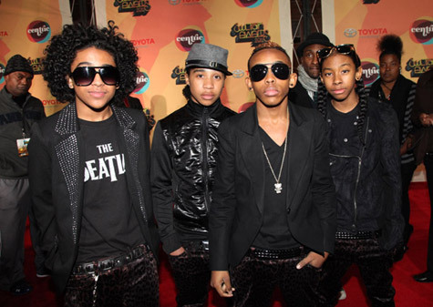 Imagines comin from ya girl,India! :) Follow the best imagine writer on here @iStay_Mindless_! Cuddle up w/your phone and read up...enjoy #TM :)