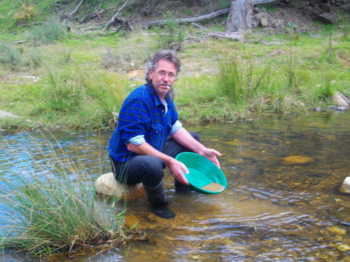 Prospecting for Gold, Panning, High Banking & Metal Detecting.
Helping inexperienced power boat buyers choose their boat with confidence.