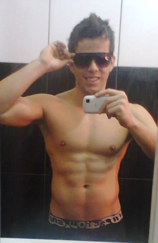 Formado em Gestão de Processos Gerenciais, tenho 22 Anos, toco saxofone, sou um cara muito simpático e adoro fazer as pessoas sorrirem,Sigam-me!