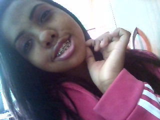 Solteira ; chata ; unica  , dedicada  ; defeitoos tente achar pra saber ningueem nasc eu perfeitoo :p