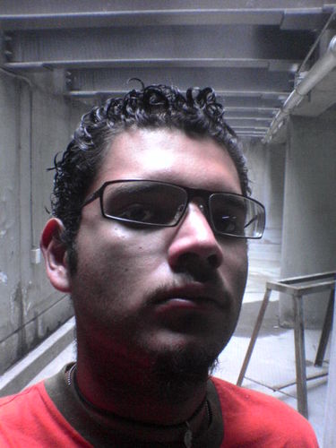 Arquitecto,Renderista,Diseñador,Dibujante,Gamer, Friki, Pensador, mil y un cosas que pueden definir a una persona.. a mi solo ser como muchos no son