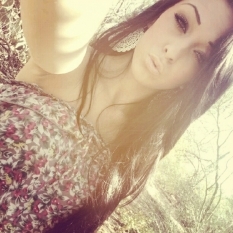 Just a small town girl, living in a lonely world...