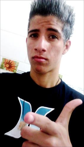 Quando a saudade é demais, não cabe no peito: escorre pelos olhos.