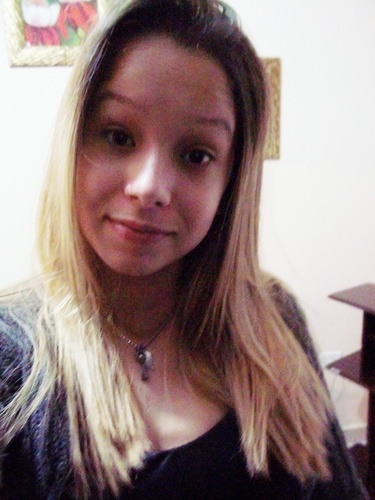 Aquariana - Irônica - Engraçada (pelo menos eu me acho ) - feia - ciumenta - solteira,  e Amo meu Deus em primeiro lugar ♥ !