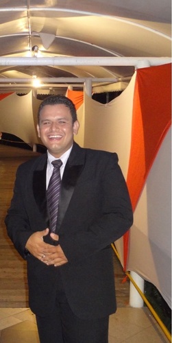 Sou muito alegre e não vou mudar pra agradar a ninguem.