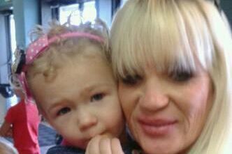 Hi i am Linda! I have three daughters! I was born in cali but live in Oklahoma!!