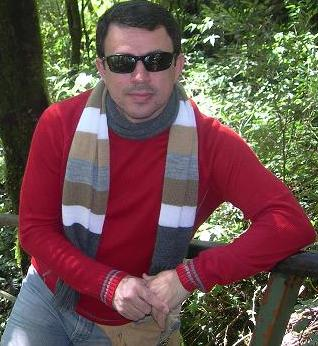 Violeiro, pescador, santista, home brewer, cachaceiro, truqueiro e especialista de processos nas horas vagas.