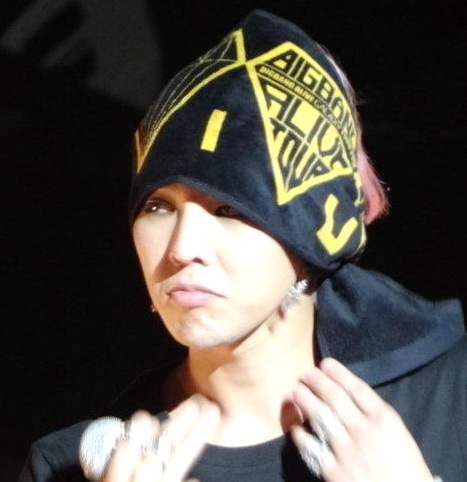 สวัสดีครับผม จีดีบอทไทย แห่ง Bigbang :) 
ผมหล่อ น่ารัก อินดี้บ้างในบางเวลาที่อยากกลับดาวแม่!??
ฟอลผม ทักผมได้นะครับ ผมไม่กัด ฉีดยาแล้วเรียบร้อย :)