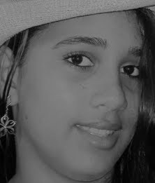 apaixonada pela vida como ninguem, adoro obstaculos, pois é com eles que aprendo a vencer na vida, DEUS é minha vida,e sou vascaina apaixonada...