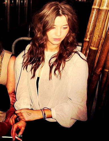 MeEleanorCalder's profile picture. My name is Eleanor, yeah that's it, talk to me, I don't bite c: well, this isnt enough to describe me… Talk to me asdfhjkl :*
