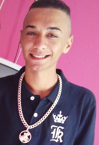 Só usa armani, oakley, Edhardy & pras mulheres é um mero sedutoor atraente ♪ !* (8*),,