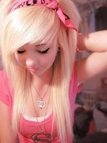 i was @Plasticknot but i got locked out of it. white...plastic...names nicole im a model/dancer and im being my princess self#twitterplastics