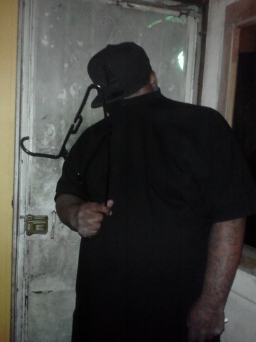 wirelesshanger's profile picture. choking bitches in a single bound