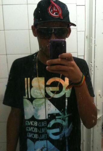 _UNS VEM AQUI PRA DIVIDIR, OUTROS PRA SOMAR.
               UNS PRA NOS VER CAIR & POUCOS PRA NOS LEVANTAR ☯