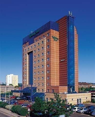 Holiday Inn London Brent Cross - 154 bedroom hotel with bar and restaurant. Ideal location for central London and Brent Cross Shopping Center