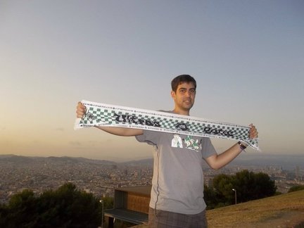 Licenciado en Farmacia en la Universidad de Sevilla y aspirante a FIR.Seguidor del Real Betis Balompie