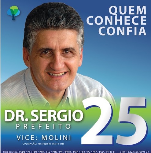 Médico, político, filiado ao Democratas. Candiato a prefeito pela coligação Jacarezinho Mais Forte.