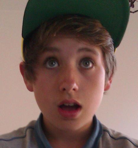 im 13 i live in teignmouth, i love beyonce and izzy duffy and ya'know oh and rita ora dhdjsj !;)3