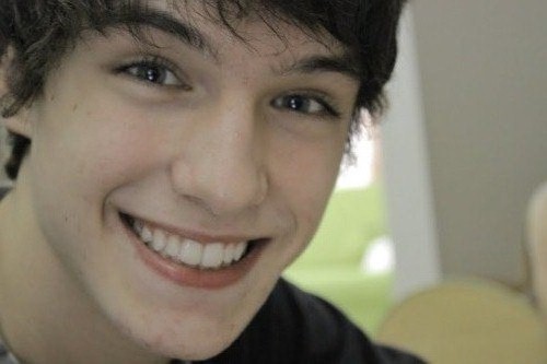 Bem Vindos o/  Tenho 16 ɑnos , Simpático, amigo Casado : @oipah  ♥                #MESEGUE !