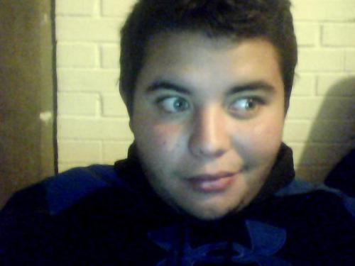 mmm soy .. gatoso !! eso resume muchas cosas jajajaj