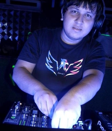 Salve galerinha, sou o Dj Alex Costa, residente na Matiné da Crocodilos Club, segue ? *o*