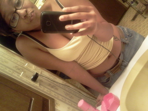 s E n I o r , mature & drama free . miss me w/ the bs , # purple lover , smoke a little , in love , 17 . . [:
