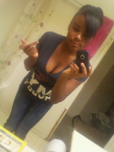 follow mii cuz yuh nooo miii sooo yuh aint lookin at mii for no rezon