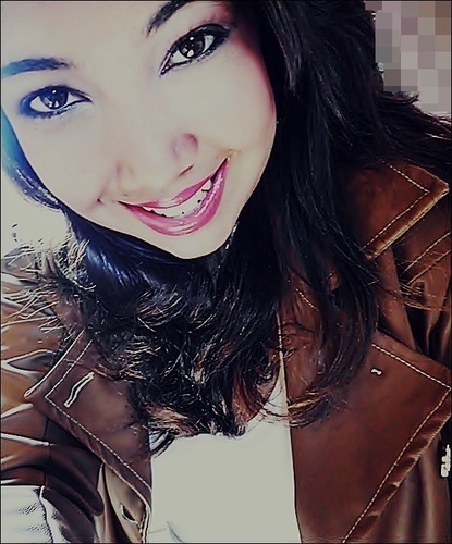 Tão sensível. Tão forte. Tão pequena. Tão grande. Tão irônica. Tão carinhosa. Tão bipolar. Tão frágil. Tão ciumenta. Tão eu.  *-*