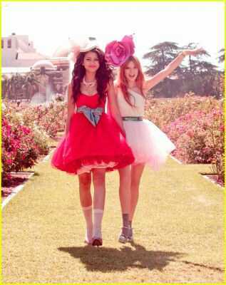 Thinking about friends... Im a zswagger bellarino arianator my friend @Midnight_Daya my bffs @zendaya @BTprivaccount