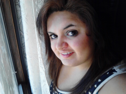 hi, my name is feliz (: im new to this! add me or tweet to get to kno each other! (:
