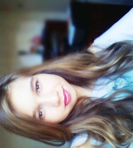 aquariana atrapalhada, sonhadora, apaixonada, dramática, ciumenta, chorona e que ama os amigos, simples assim. (:
http://t.co/ItKvxNr0wc