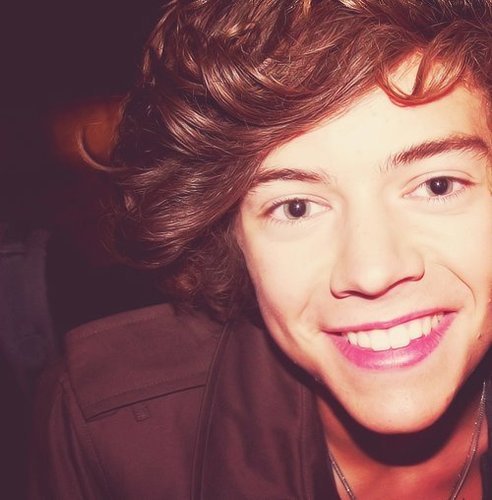 JUST LOVE HARRY STYLES.....:)
You are welcome to follow me, i´m not biting and i am follow back:)