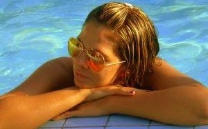 Seja doida. Seja fofa. Seja chata. Seja sedutora. Seja divertida. Seja retardada. Seja amiga. Seja qualquer coisa, o importante é ser você.FELIZZZ