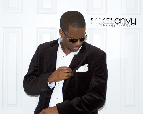 Celebrity Photographer, design guru. Working to bring new television programing to the masses!
