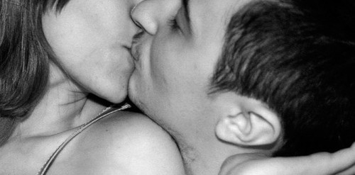 Want to know how to kiss girl, how to kiss boy visit http://t.co/lnGcZL8F4x