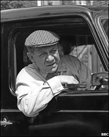Wannabe 3rd gen London taxi driver, doing the knowledge (BB3). Love guitars, hate rickshaws