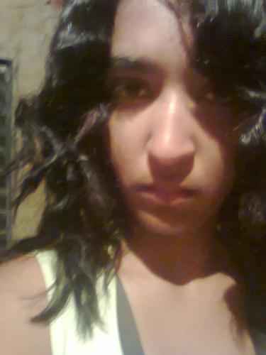 sou uma pessoa que preserva muita 
a amizade,os amigos para mim são tudo os verdadeiros,sou verdadeira não tenho duas caras
não sei fingir.