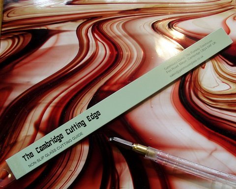 Home of the Cambridge Cutting Edge.
Non-Slip Glass-Cutting Guide. High quality Aluminium bar Powder coated for easy cutting Smooth rubber back to stop slips
