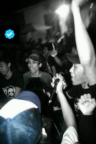 Band pang youth crew-ish lompat-lompat yang lagi #Mlakumlakutour2015 ke Pamulang, Depok, Bogor, Cipanas. See ya!