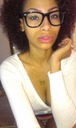 Tay_MacDaniel's profile picture. hoodrat chick that only rockxss sneakerss