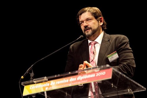 Enseignant-Chercheur à l'UTBM. Maire de Taillecourt et Vice-Président à l'Agglomération du Pays de Montbéliard.
Facebook: http://t.co/AIqQm8jO