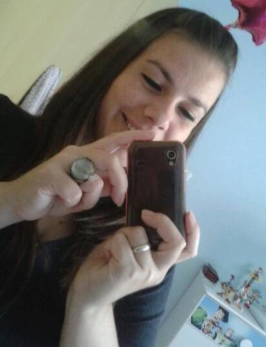 casada, mãe, sou legal e rica, já fui pra disney, ja puxei o rabo do Mickey e mordi a orelha da Minnie :B MAS FODASSE MALUCO agora me segue !