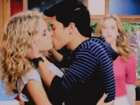 Oi,me chamo Camilla.As pessoas q m fazem feliz----- @Lua_Blanco e @Aguiararthur meus lindos ♥, se veio fussar clica no follow  Beijo De Gloss sabor  morango.