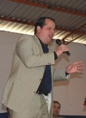 DIÁCONO DA ASSEMBLEIA DE DEUS DE SÃO LEOPOLDO R-S / CANTOR / PREGADOR / REPRESENTANTE DE CALÇADOS / CASADO E COM UMA FILHA LINDA