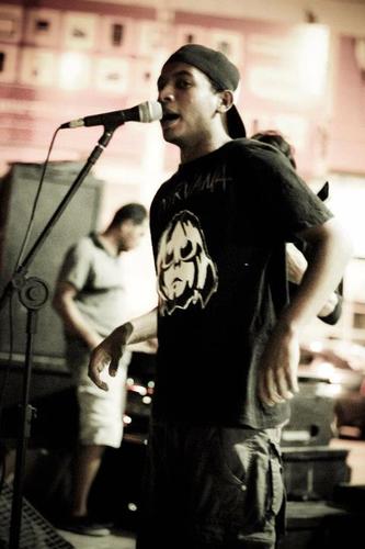 Cantor e compositor,e apaixonado por MUSICA!!!!