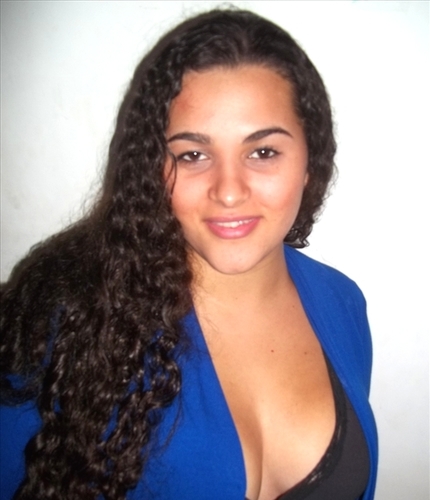 23 anos,cheia de sonhos e projetos + sempre em busca de alegria /diversão. Se morrer amanhã posso dizer VIVI e ñ me arrependi!