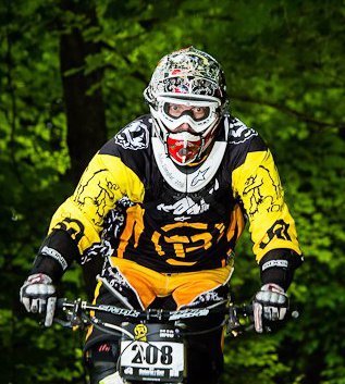 BP Restaraunt manager, Downhill mountain bike racer & freerider. Family is number one, my wife and daughter give me strength