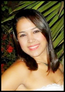 Um sorriso,um abraço apertado,uma música,estar com quem eu gosto,rir até a barriga doer...São coisas simples,mas me faz muito feliz.