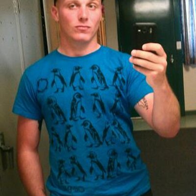 Profile Picture of Jeffrey Canary (@CanarrBearr) on Twitter